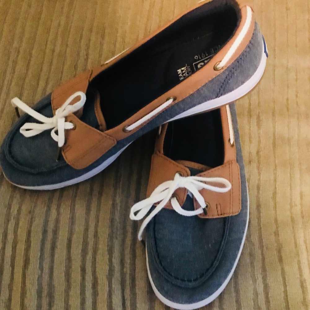 Woman’s size 8 keds